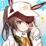  1girl akonblank alternate_costume amiya_(arknights) animal_ears arknights arm_at_side arm_up bangs baseball_cap blue_eyes bow brown_hair chinese_commentary collared_jacket commentary_request ears_through_headwear eyebrows_visible_through_hair eyes_visible_through_hair hair_between_eyes hat head_tilt highres jacket light_blush light_smile long_hair long_sleeves looking_at_viewer ponytail shadow sketch solo star_(symbol) translation_request v white_background white_jacket yellow_bow 