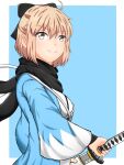  1girl aeris_xiii ahoge black_scarf blonde_hair blue_background border fate/grand_order fate_(series) hair_between_eyes haori japanese_clothes katana okita_souji_(fate) okita_souji_(fate)_(all) outside_border scarf sheath shinsengumi short_hair smile solo sword unsheathing upper_body weapon white_border wide_sleeves yellow_eyes 