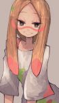  1girl bangs blue_eyes bright_pupils character_request grey_background grin lamb-oic029 long_hair long_sleeves looking_at_viewer off_shoulder paint_on_clothes paint_on_face parted_bangs pokemon shirt simple_background smile solo strap_slip upper_body white_pupils white_shirt 