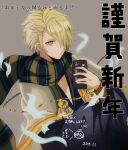  1boy akitama2727 aladdin_(sinoalice) antenna_hair bangs beige_background blonde_hair closed_mouth green_eyes hair_between_eyes hair_over_one_eye highres holding holding_notepad long_sleeves looking_at_viewer notepad scarf short_hair simple_background sinoalice smile solo 