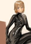  1girl absurdres blonde_hair blush bodysuit brown_eyes brown_hair closed_mouth commentary_request hand_on_hip highres kilye_kairi latex latex_bodysuit leg_up looking_at_viewer original shiny shiny_clothes short_hair skin_tight smile 