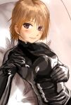  1girl black_bodysuit black_gloves blonde_hair blush bodysuit breasts brown_eyes closed_mouth gloves highres kilye_kairi latex latex_bodysuit latex_gloves looking_at_viewer medium_breasts medium_hair original skin_tight smile solo upper_body 