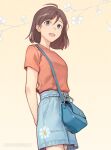  1girl antenna_hair arms_behind_back bag blue_bag blue_eyes blue_shorts breica brown_hair denim denim_shorts highres looking_afar medium_hair open_mouth original red_shirt shirt shorts shoulder_bag solo standing teeth three_quarter_view upper_teeth_only 