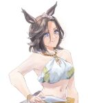  1girl air_groove_(seaside_bloom)_(umamusume) air_groove_(umamusume) animal_ears arm_at_side bare_shoulders bikini blue_eyes bracelet breasts brown_hair cleavage closed_mouth ear_ornament hand_on_own_hip horse_ears jewelry navel runa_(artemis_46) short_hair simple_background smile solo swimsuit umamusume upper_body white_background white_bikini 