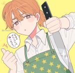  +_+ 1boy apron bangs blonde_hair brown_eyes collared_shirt hands_up highres holding holding_knife knife long_sleeves nokanok original ponytail shirt simple_background solo speech_bubble twitter_username upper_body white_shirt yellow_background 