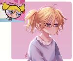  1girl :/ antenna_hair backlighting bags_under_eyes big_eyes blonde_hair blue_eyes blue_pajamas bubbles_(ppg) buttercup_redraw_challenge collar commentary_request derivative_work frilled_collar frills half-closed_eyes looking_away looking_to_the_side messy_hair pajamas pink_background powerpuff_girls rawder reference_inset screencap_redraw signature simple_background solo spanish_commentary twintails upper_body 
