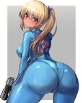  1girl ass bent_over blonde_hair bodysuit breasts cosplay dark-skinned_female dark_skin from_behind highres hololive kihou_no_gotoku_dmc leaning_forward looking_at_viewer looking_back metroid metroid_dread plump pointy_ears ponytail red_eyes samus_aran samus_aran_(cosplay) shiny shiny_clothes shiranui_flare skindentation smile solo thick_thighs thighs virtual_youtuber weapon 