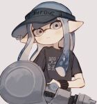  1girl black_shirt blue_hair blue_headwear closed_mouth frown grey_eyes highres holding holding_weapon inkling_(language) inkling_girl inkling_player_character long_hair looking_at_viewer nautilus_(splatoon) pointy_ears print_headwear print_shirt s_ototonhap shirt simple_background solo splatoon_(series) splatoon_3 tentacle_hair upper_body visor_cap weapon white_background 