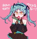  1girl alternate_hair_color aqua_hair blue_eyes blush commentary_request cosplay detached_sleeves diavolo fangs fishnet_sleeves fishnets genderswap genderswap_(mtf) hatsune_miku hatsune_miku_(cosplay) headset jojo_no_kimyou_na_bouken miniskirt multicolored_hair pleated_skirt sempon_(doppio_note) shirt skirt sleeveless sleeveless_shirt sleeves_past_fingers sleeves_past_wrists solo spotted_hair sweat translation_request twintails two-tone_hair upper_body vento_aureo vocaloid yellow_eyes 