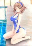  1girl absurdres barefoot blue_hairband blue_swimsuit brown_hair commentary_request competition_swimsuit full_body green_eyes hairband highres kantai_collection mutsu_(kancolle) nitamako_(sakamalh) one-piece_swimsuit pool pool_ladder poolside short_hair sitting solo swimsuit wariza water 