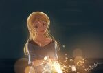  1girl artist_name ayase_eli bangs blonde_hair blue_eyes blue_shirt blurry bokeh commentary depth_of_field fireworks holding horizon jewelry long_hair looking_at_viewer love_live! love_live!_school_idol_project necklace night night_sky open_mouth shirt short_sleeves signature sky smile solo sparkler suito 