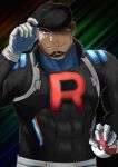  1boy black_headwear brown_eyes cliff_(pokemon) closed_mouth commentary_request gloves grey_gloves hand_on_headwear hand_up hat highres holding holding_poke_ball logo looking_at_viewer male_focus muscular muscular_male poke_ball poke_ball_(basic) pokemon pokemon_(game) pokemon_go short_hair smile solo tatatan_(ts_kon2) team_rocket upper_body 