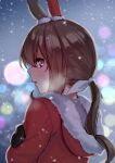  1girl absurdres admire_vega_(umamusume) animal_ears bangs blurry blush bokeh breath brown_hair coat commentary_request depth_of_field ear_covers from_behind highres hood hood_down hooded_coat horse_ears horse_girl inuyabu_cc long_hair looking_at_viewer looking_back mittens parted_lips ponytail purple_eyes red_coat sidelocks snow solo umamusume upper_body 