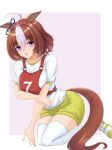  1girl ahoge animal_ears bob_cut brown_hair commentary ear_ribbon grey_background gym_shirt gym_shorts gym_uniform hairband hand_on_own_arm highres horse_ears horse_girl horse_tail kemuri_(etep3372) kneeling leaning_forward looking_at_viewer medium_hair meisho_doto_(umamusume) multicolored_hair open_mouth pink_hairband purple_eyes race_bib shirt shoes short_sleeves shorts sneakers solo tail thighhighs two-tone_hair umamusume white_hair white_shirt white_thighhighs yellow_footwear yellow_shorts 