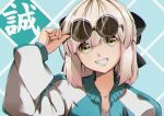  1girl adjusting_eyewear black_bow blonde_hair blush bow collarbone eyewear_on_head fate/grand_order fate_(series) grin hair_bow lips long_sleeves looking_at_viewer okita_souji okita_souji_(fate) okita_souji_(koha/ace) pakotaroh parted_lips round_eyewear short_hair smile solo sunglasses teeth translation_request upper_body yellow_eyes 