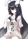  1girl abyssal_ship alternate_costume anchorage_water_oni bangs black_hair breasts closed_mouth clothes_writing colored_skin hair_between_eyes highres horns kantai_collection long_hair looking_at_viewer medium_breasts mizuchi_(mizuchi7118) pale_skin red_eyes shirt short_sleeves sidelocks simple_background sitting solo t-shirt very_long_hair white_background white_shirt white_skin 