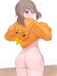  1girl absurdres ass backboob blue_eyes bottomless breasts closed_mouth clothes_lift commentary_request embarrassed flying_sweatdrops from_behind gatchan hair_between_eyes highres hood hood_down hoodie hoodie_lift lifted_by_self light_blush light_brown_hair long_sleeves looking_at_viewer looking_back may_(pokemon) medium_breasts pokemon pokemon_rse simple_background solo torchic yellow_hoodie 