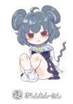  1girl :&lt; :d ahoge animal_ear_fluff animal_ears arm_support bangs bare_legs blush capelet chibi closed_mouth commentary_request cookie_(touhou) crossed_legs dot_nose dress eyebrows_visible_through_hair facing_viewer full_body grey_dress grey_hair hair_between_eyes jitome long_sleeves looking_at_viewer mouse_ears mouse_tail nazrin no_shoes nyon_(cookie) red_eyes short_hair simple_background sitting smile socks solo tail touhou translation_request tsuzuchii white_background white_legwear white_sleeves 