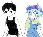  2boys :d basil_(omori) black_eyes black_hair black_shirt commentary_request denim green_eyes green_hair green_shirt head_wreath highres korean_commentary male_focus multiple_boys no_pupils omori overalls shirt short_hair sike_(dvh_04) simple_background sleeveless smile sunny_(omori) white_background 