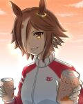  1girl :d animal_ears bad_id bad_twitter_id bangs brown_hair can cloud cloudy_sky grin hair_over_one_eye highres holding holding_can horse_ears horse_girl jacket long_sleeves looking_at_viewer nano_hana_01 open_mouth outdoors red_jacket short_hair sky smile soda_can solo sunset teeth track_jacket umamusume vodka_(umamusume) yellow_eyes 