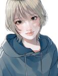  1girl absurdres black_eyes blonde_hair blue_hoodie closed_mouth highres hood hood_down hoodie lipstick looking_at_viewer makeup original pink_lips short_hair simple_background smile solo tomboy tsunko_(9v2_q) white_background 