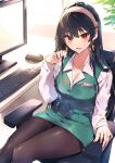  1girl black_hair black_legwear blush breasts buttons chair cleavage collared_shirt computer earrings eyebrows_visible_through_hair furrowed_brow gold_earrings green_skirt green_vest hairband hand_up highres jewelry kasumi_komo keyboard_(computer) long_hair long_sleeves looking_at_viewer medium_breasts monitor mouse_(computer) office_chair office_lady official_alternate_costume pantyhose parted_lips pencil_skirt red_eyes ring shirt sitting skirt smile solo spy_x_family uniform vest white_hairband white_shirt yor_briar 