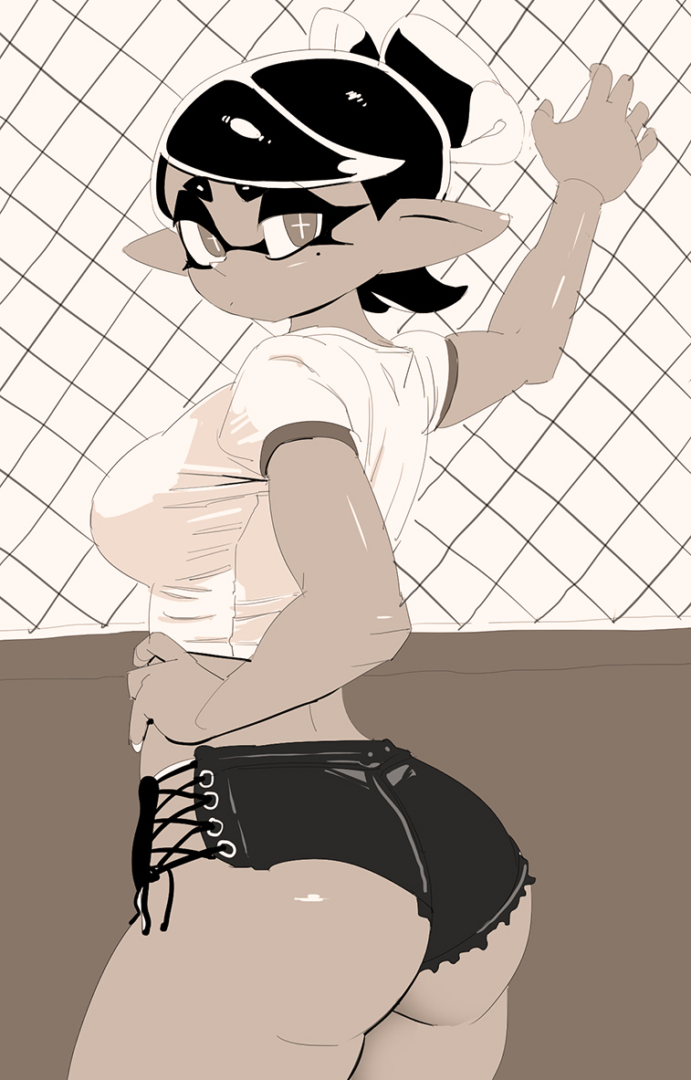 +_+ 1girl ass black_shorts breasts callie_(splatoon) huge_ass large_breasts legs looking_at_viewer mole mole_under_eye pointy_ears shirt short_hair short_shorts shorts solo splatoon_(series) standing t-shirt tentacle_hair wire_fence yuta_agc