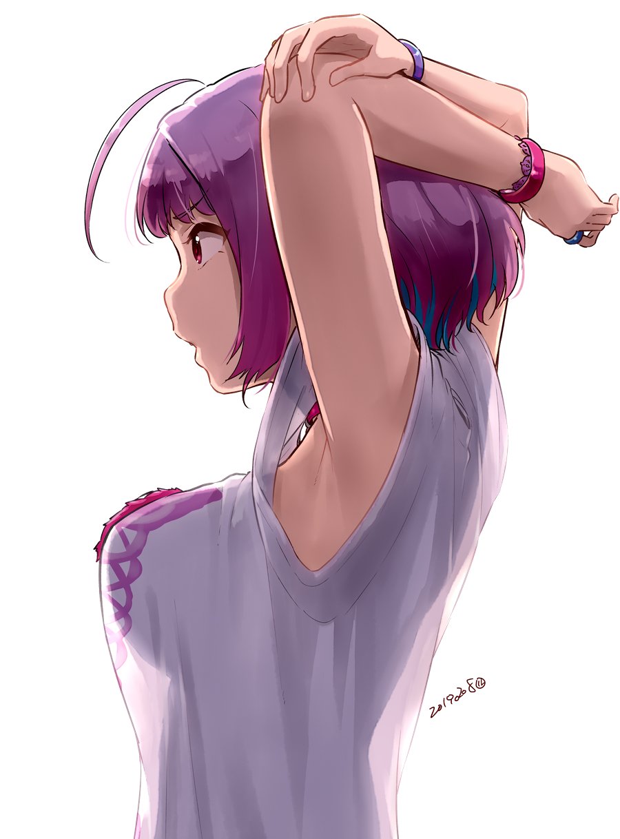 1girl ahoge armpits arms_behind_head arms_up bangs bare_arms blue_hair bracelet breasts choker commentary crossed_arms dated from_side highres idolmaster idolmaster_cinderella_girls jewelry medium_breasts medium_hair multicolored_hair nagian pink_collar pink_hair profile red_eyes ring see-through_silhouette shirt simple_background solo t-shirt two-tone_hair upper_body white_background yumemi_riamu