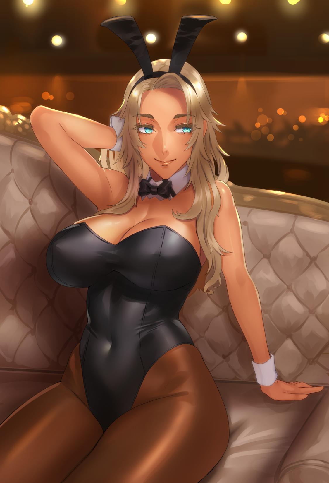 1girl animal_ears aqua_eyes arm_support arm_up bangs bare_shoulders black_leotard blonde_hair blurry blurry_background breasts bunny_ears bunnysuit cleavage closed_mouth commentary_request couch covered_navel damegane dark_skin detached_collar fake_animal_ears highres indoors large_breasts leotard lisp long_hair looking_to_the_side original pantyhose parted_bangs shiny shiny_clothes shiny_hair shiny_skin smile solo strapless strapless_leotard wrist_cuffs