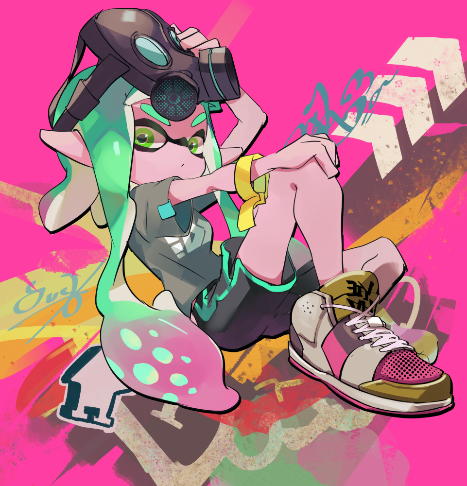 1girl aqua_hair black_shorts full_body gas_mask green_eyes grey_shirt hand_on_own_knee inkling inkling_girl inkling_player_character koike3582 long_hair mask mask_on_head multicolored_footwear multicolored_hair pink_hair pointy_ears shirt shoes short_sleeves shorts sitting sneakers solo splatoon_(series) t-shirt tentacle_hair two-tone_hair very_long_hair