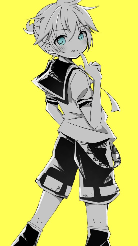 1boy 1ttgu04raffdzaf aqua_eyes black_shorts blue_eyes from_behind index_finger_raised kagamine_len looking_at_viewer looking_back male_focus neckerchief sailor_collar school_uniform serafuku shirt short_hair short_sleeves shorts simple_background smile solo standing translation_request vocaloid yellow_background yellow_theme