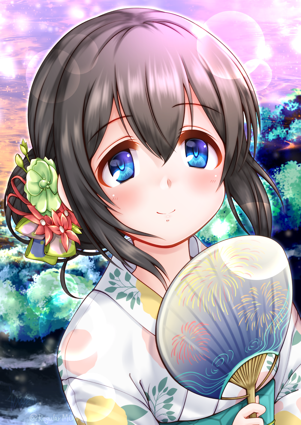 1girl aged_down bangs black_hair blue_eyes closed_mouth commentary_request flower green_flower hair_between_eyes hair_bun hair_flower hair_ornament hand_fan hand_up highres holding holding_fan idolmaster idolmaster_cinderella_girls idolmaster_cinderella_girls_starlight_stage jacket looking_at_viewer obi paper_fan red_flower regular_mow sagisawa_fumika sash smile solo uchiwa upper_body white_jacket
