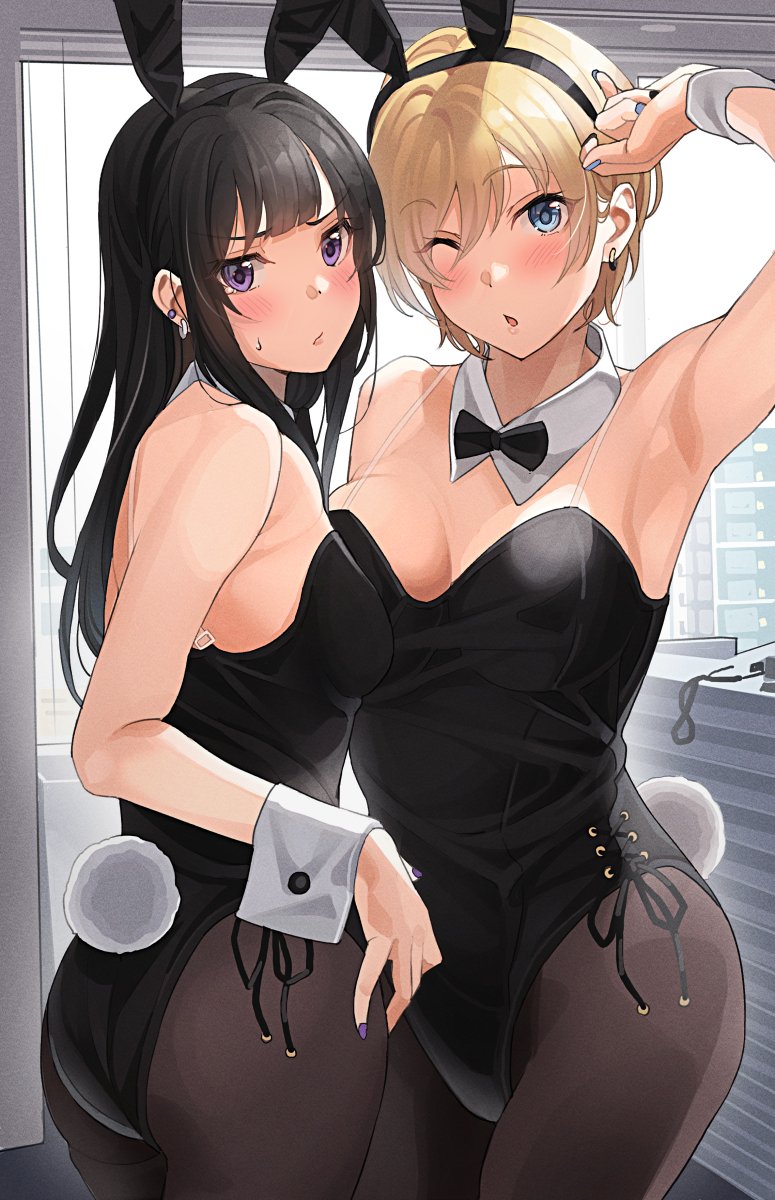 animal_ears black_bow black_bowtie black_hair black_leotard black_pantyhose blonde_hair blue_eyes bow bowtie breasts cleavage commentary_request cowboy_shot detached_collar highres leotard long_hair medium_breasts one_eye_closed original pantyhose playboy_bunny purple_eyes rabbit_ears rabbit_tail short_hair side-tie_leotard standing strapless strapless_leotard tail tipii wrist_cuffs