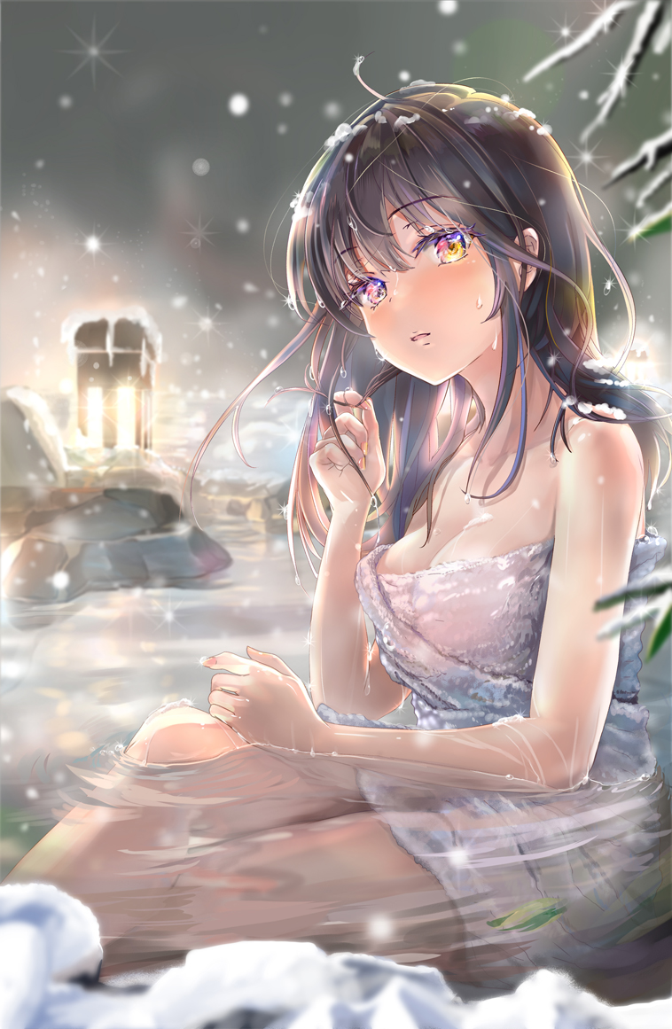 1girl bangs blush breasts brown_hair cleavage collarbone commentary_request cowboy_shot gradient_eyes hair_over_eyes keepout long_hair looking_at_viewer medium_breasts messy_hair multicolored_eyes naked_towel night onsen original outdoors parted_lips partially_submerged pink_eyes playing_with_own_hair snowflakes snowing steam towel wet yellow_eyes