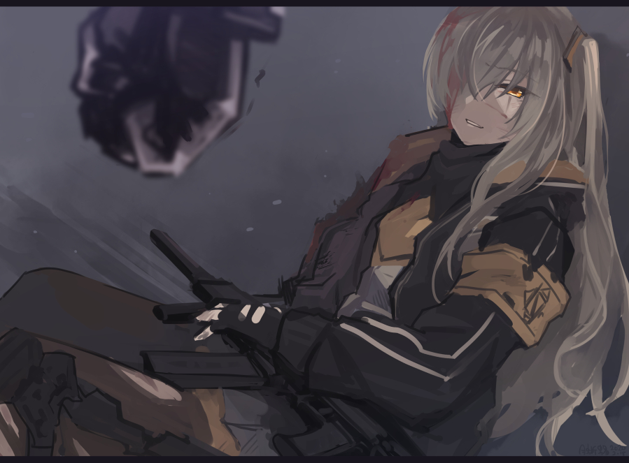 1girl 1other 404_logo_(girls'_frontline) armband black_jacket blood blood_in_hair blood_on_face clenched_hand commentary_request fingerless_gloves girls'_frontline gloves gun h&amp;k_ump45 hair_over_one_eye injury jacket long_hair looking_at_viewer one_side_up out_of_frame pleated_skirt scar scar_across_eye sitting skirt solo_focus submachine_gun tsuki_tokage ump45_(girls'_frontline) weapon yellow_armband