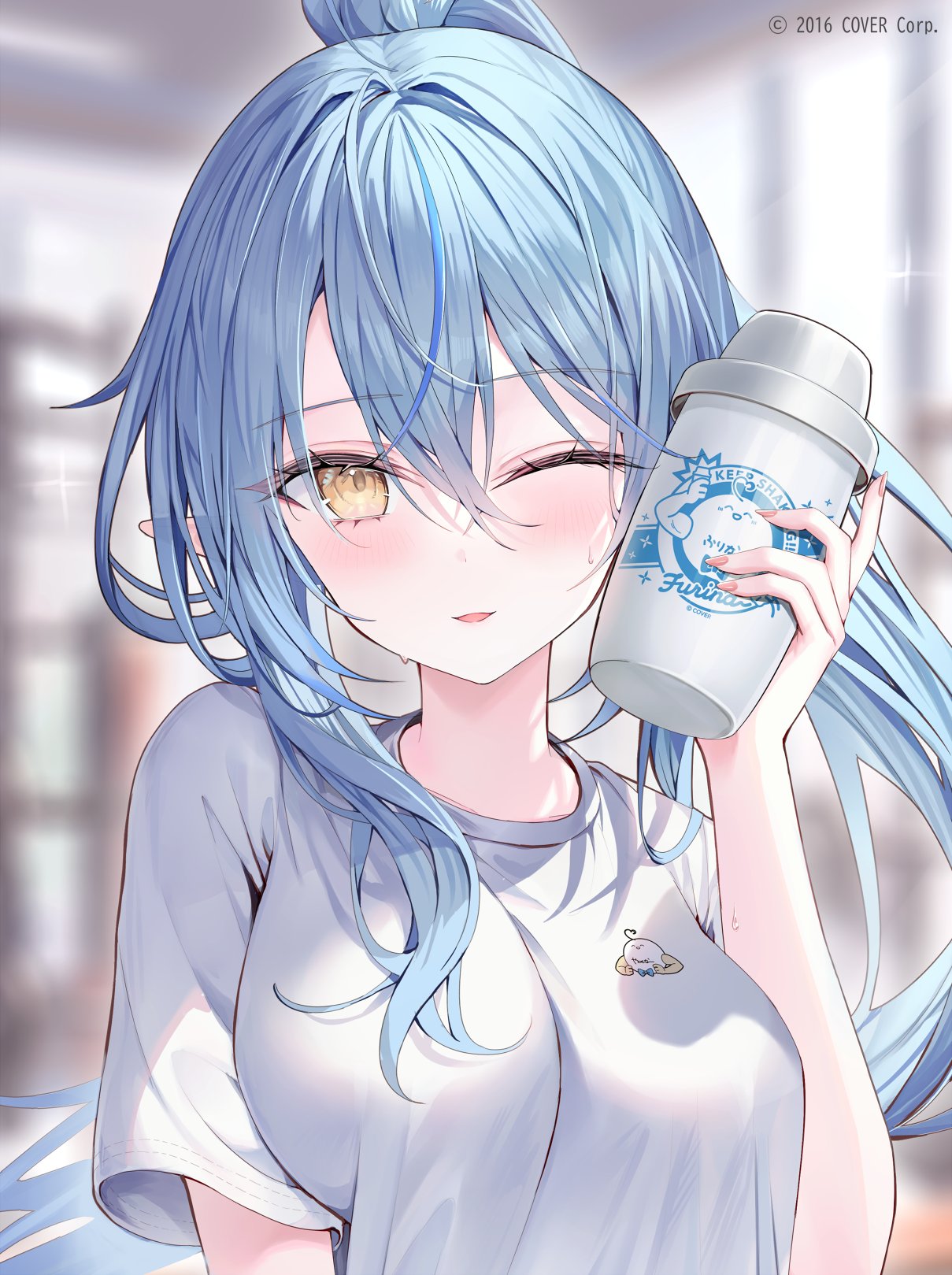 1girl ahoge blue_hair blurry blurry_background blush bottle breasts closed_mouth copyright_name cup gym hair_between_eyes heart heart_ahoge high_ponytail highres holding holding_cup hololive indoors large_breasts long_hair looking_at_viewer multicolored_hair official_art one_eye_closed parted_lips pointy_ears ponytail rin_yuu shirt short_sleeves sidelocks smile solo streaked_hair sweat t-shirt upper_body very_long_hair virtual_youtuber white_shirt yellow_eyes yukihana_lamy