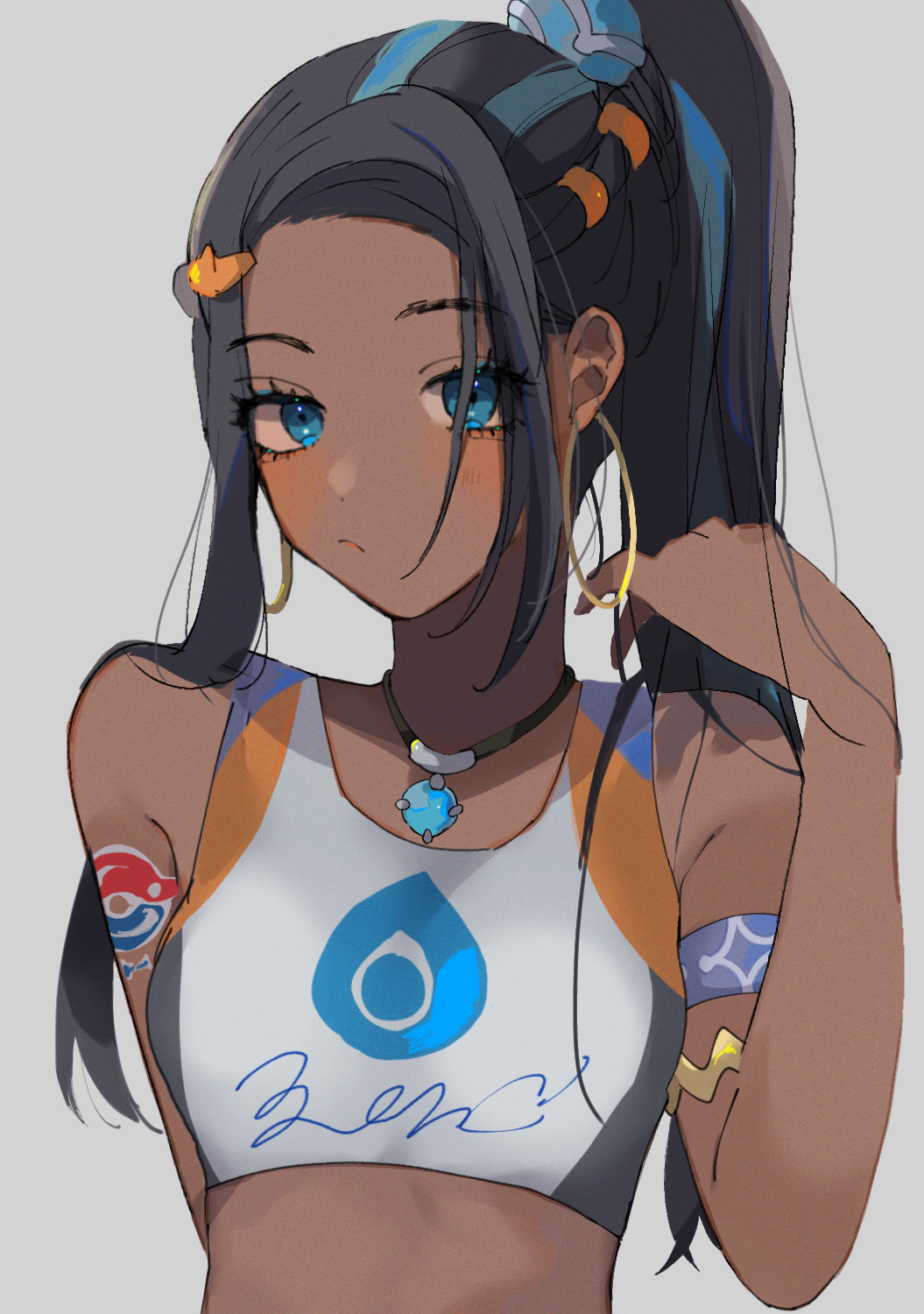 1girl alternate_hairstyle armlet black_hair blue_eyes blue_hair breasts closed_mouth crop_top dark-skinned_female dark_skin earrings grey_background hair_ornament hand_up highres hoop_earrings jewelry long_hair multicolored_hair necklace nessa_(pokemon) pokemon pokemon_swsh ponytail sidelocks simple_background solo two-tone_hair ume_(ume_445) upper_body