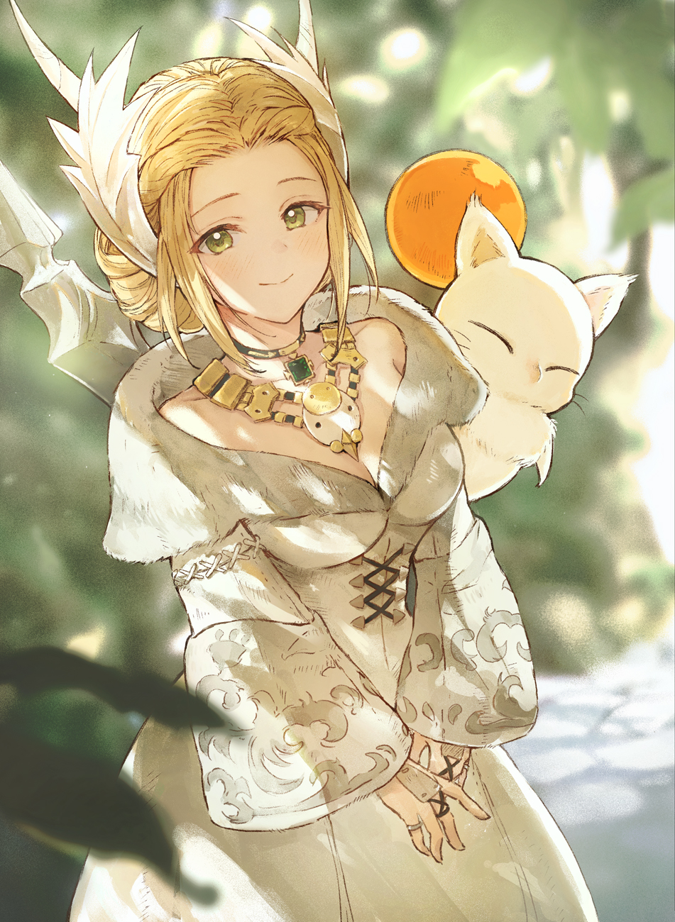 1girl blonde_hair blurry blurry_background breasts cleavage collarbone cowboy_shot day final_fantasy final_fantasy_xiv fur-trimmed_robe fur_trim green_eyes half_updo highres horns jewelry kan-e-senna long_sleeves looking_at_viewer moogle mugi_kosuta necklace off_shoulder outdoors own_hands_together padjal ring robe short_hair smile solo staff standing sunlight v_arms weapon weapon_on_back white_robe wide_sleeves