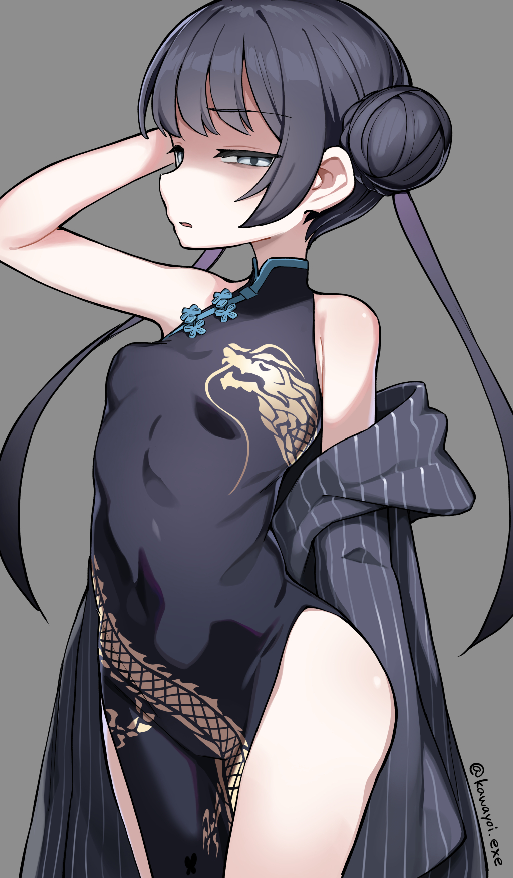 1girl arm_up artist_name black_dress black_hair black_kimono blue_archive braid braided_bun breasts commentary_request covered_navel cowboy_shot disgust double_bun dragon_print dress grey_background grey_eyes hair_bun half-closed_eyes highres hip_focus hirokawa_desu japanese_clothes kimono kisaki_(blue_archive) long_hair looking_at_viewer off_shoulder open_mouth pelvic_curtain side_slit sidelocks signature simple_background skin_tight sleeveless sleeveless_dress small_breasts solo standing thighs twintails twitter_username