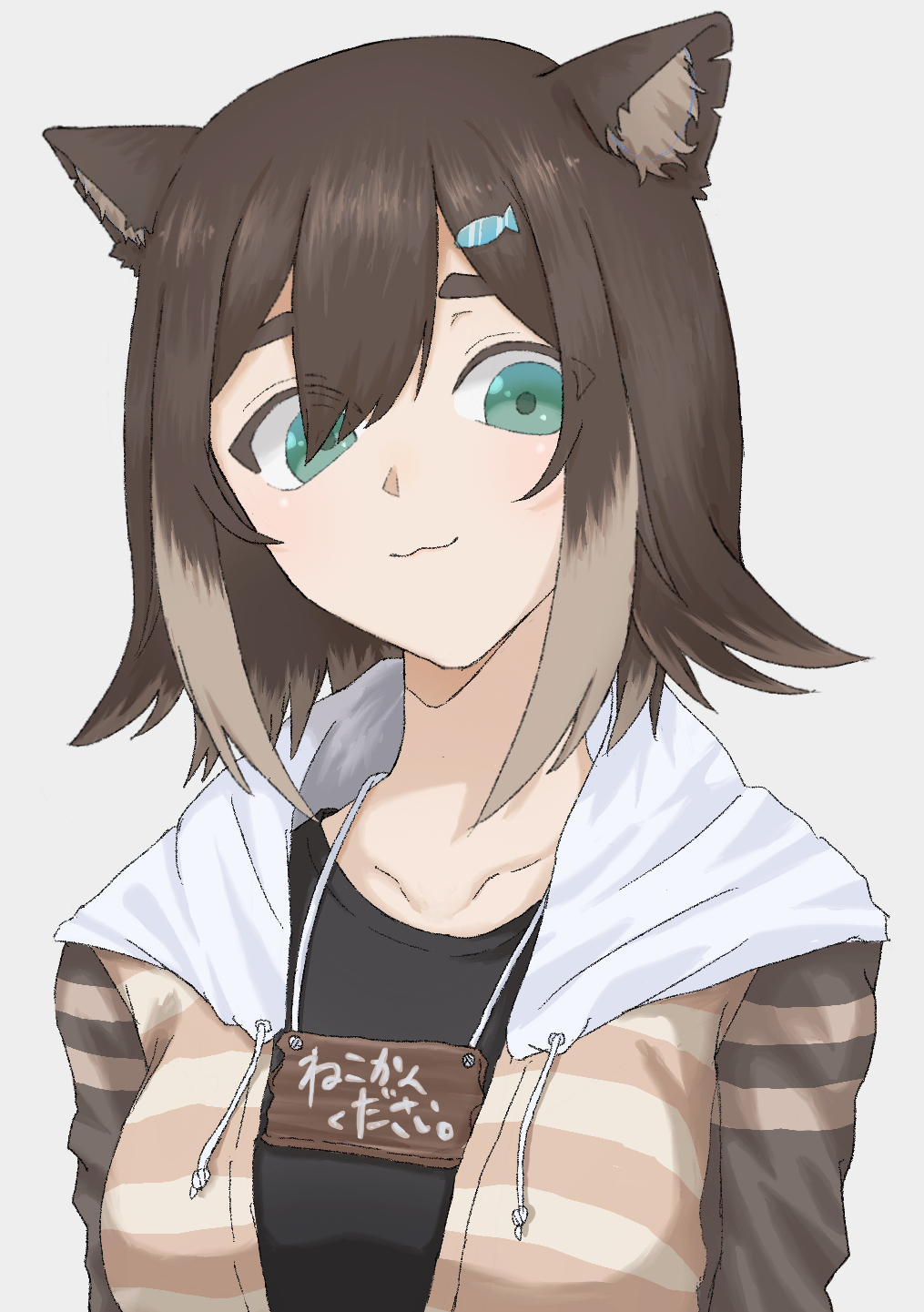 1girl :3 animal_ear_fluff animal_ears black_shirt brown_hair brown_hoodie cat_ears cat_girl closed_mouth collarbone colored_tips commentary_request fish_hair_ornament flipped_hair fumino_tamaki green_eyes grey_background hair_ornament hair_over_one_eye highres hood hoodie light_blush looking_at_viewer medium_hair multicolored_hair nijisanji notched_ear open_clothes open_hoodie raised_eyebrows shirt sign sign_around_neck simple_background smile solo striped striped_hoodie suien_(ryu_yoshida) thick_eyebrows upper_body virtual_youtuber white_hood