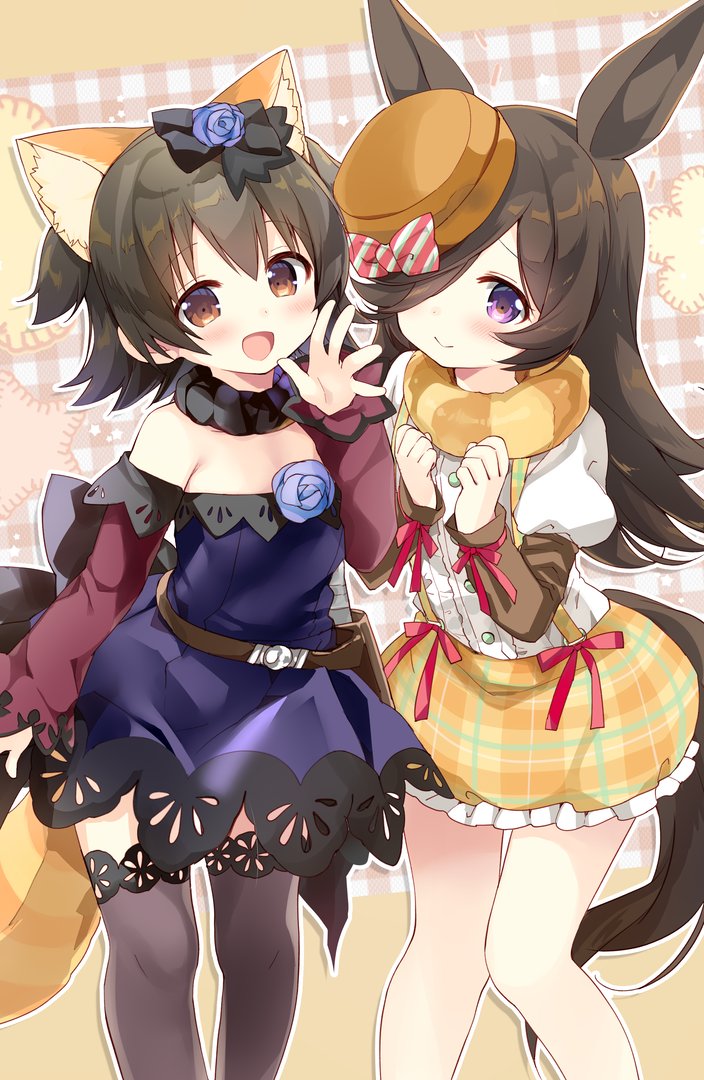 2girls akagi_miria animal_ears black_bow black_thighhighs blue_dress blue_flower blue_rose bow brown_eyes brown_hair brown_sleeves buttons checkered_clothes checkered_skirt clenched_hands commentary cosplay costume_switch cowboy_shot dagger detached_sleeves diagonal-striped_bow diagonal_stripes dot_nose dress flat_chest flower fur-trimmed_collar fur_trim hair_between_eyes hair_bow hair_over_one_eye hand_up hands_up hat horse_ears horse_girl horse_tail idolmaster idolmaster_cinderella_girls juliet_sleeves knife lace-trimmed_dress lace_trim legs light_blush long_hair long_sleeves looking_at_viewer medium_hair multiple_girls nagayama_yuunon open_mouth orange_headwear puffy_sleeves purple_eyes purple_sleeves raccoon_ears raccoon_tail rice_shower_(umamusume) rose sheath shirt sidelocks skirt smile striped suspender_skirt suspenders tail thighhighs thighs umamusume waving weapon white_shirt yellow_background yellow_skirt