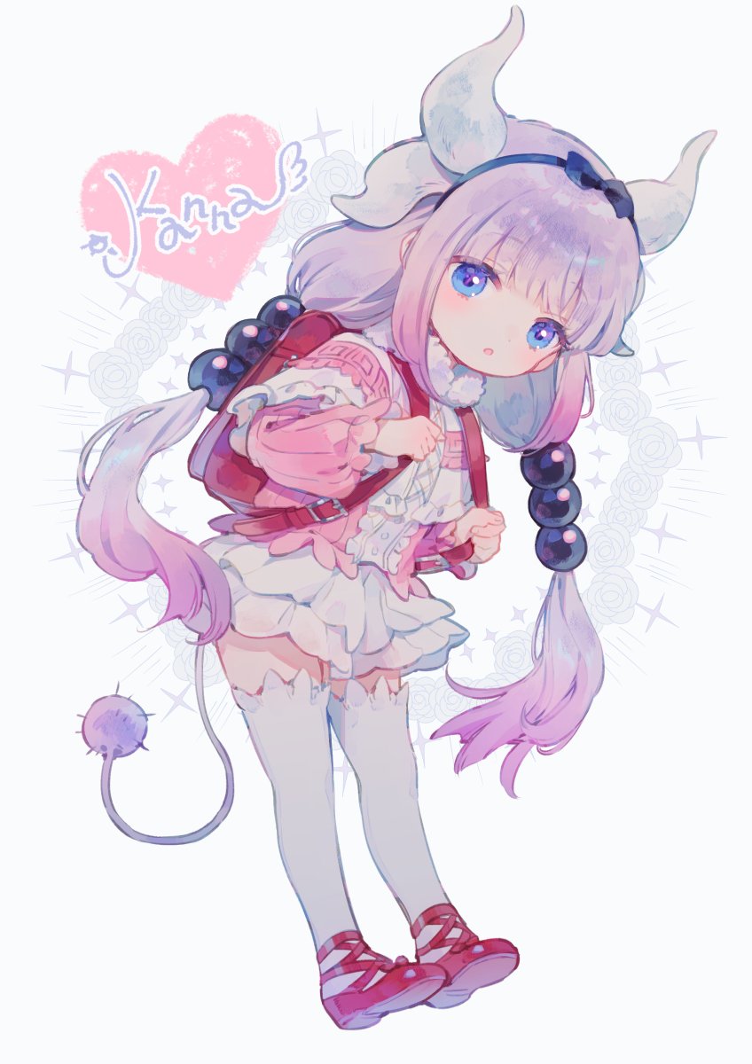 1girl backpack bag beads black_hairband blue_eyes blunt_bangs bow bow_hairband capelet character_name commentary conago dragon_girl dragon_horns dragon_tail dress full_body fur-trimmed_dress fur_trim gradient_hair hair_beads hair_bow hair_ornament hairband heart highres horns kanna_kamui kobayashi-san_chi_no_maidragon leaning_forward long_hair long_sleeves looking_at_viewer low_twintails multicolored_hair parted_lips pink_dress pink_hair puffy_long_sleeves puffy_sleeves purple_hair randoseru red_bag red_footwear shoes short_dress solo tail thighhighs twintails white_thighhighs