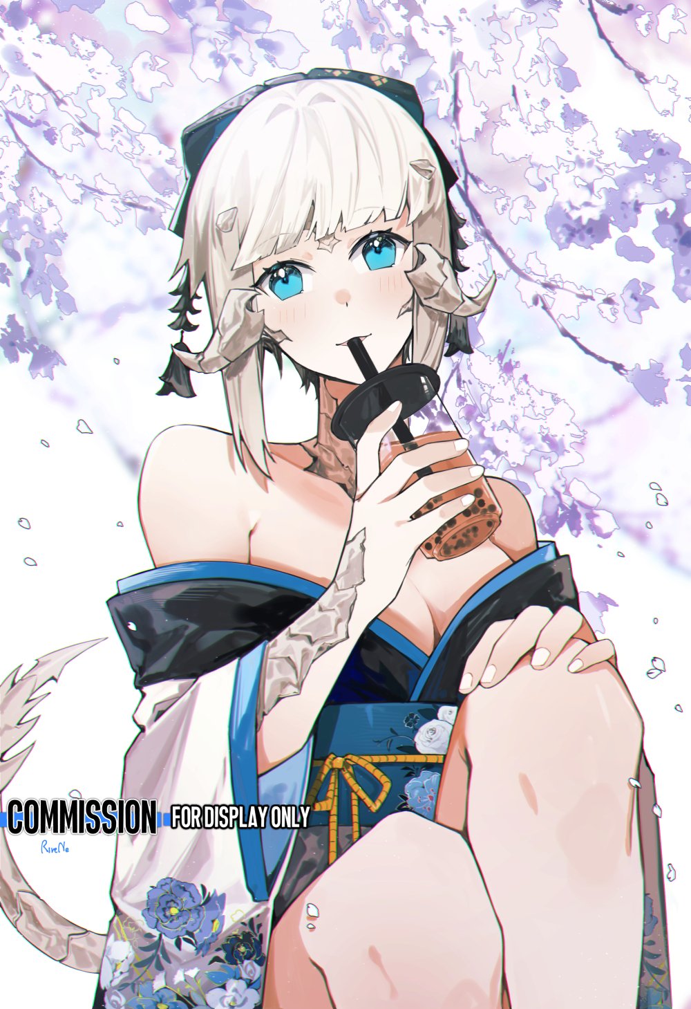 1girl bare_shoulders black_bow blunt_bangs blush bow breasts bubble_tea cleavage commission cup disposable_cup dragon_girl dragon_tail final_fantasy final_fantasy_xiv green_eyes hair_bow hand_up highres holding holding_cup japanese_clothes kimono knees_up large_breasts long_sleeves obi rirene_rn sash scales short_hair solo tail tree