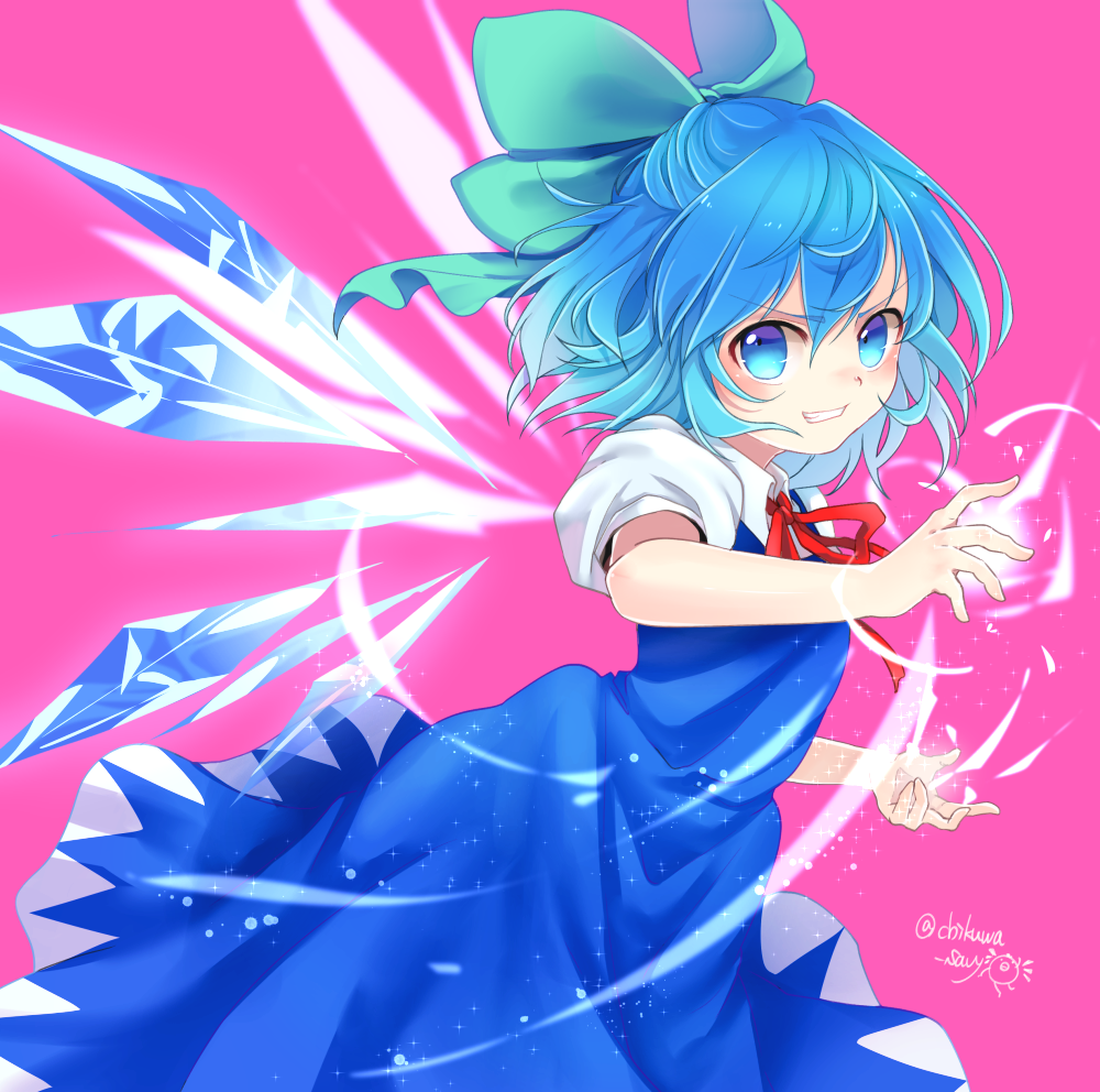 1girl artist_name bangs blue_dress blue_eyes blue_hair blush bow chikuwa_savi cirno commentary_request cowboy_shot dress eyebrows_visible_through_hair green_bow grin hair_between_eyes hair_bow ice ice_wings looking_at_viewer neck_ribbon pinafore_dress pink_background puffy_short_sleeves puffy_sleeves red_neckwear red_ribbon ribbon shirt short_hair short_sleeves simple_background smile solo touhou twitter_username v-shaped_eyebrows white_shirt wings