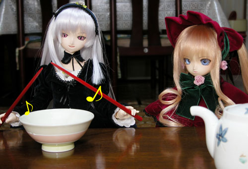 blonde_hair doll food lowres multiple_girls noodles photo rozen_maiden sakura_color shinku suigintou