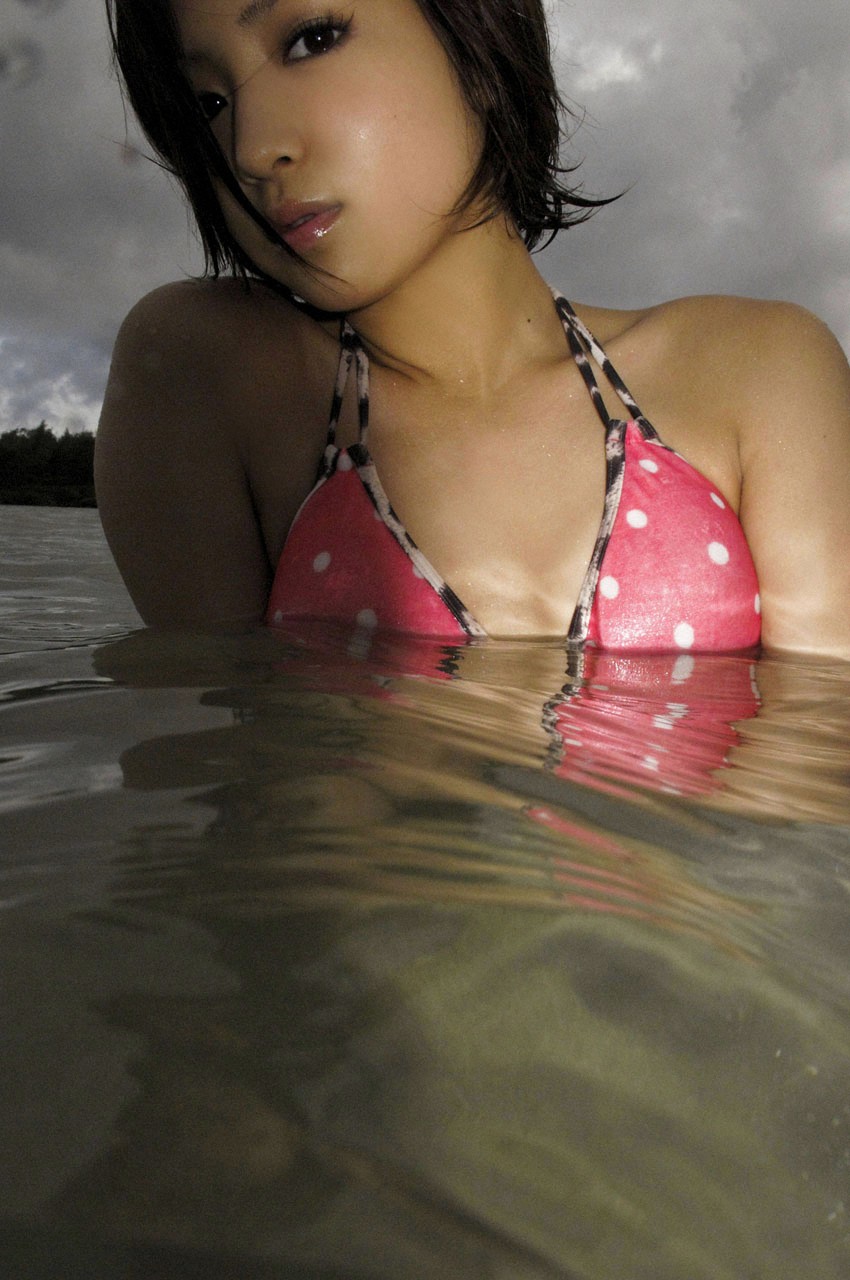 bikini_top bikini_top-cleavage-ocean-oriyama_miyu-swimsuit-we cleavage highres ocean oriyama_miyu photo swimsuit we æ¨æœ‰