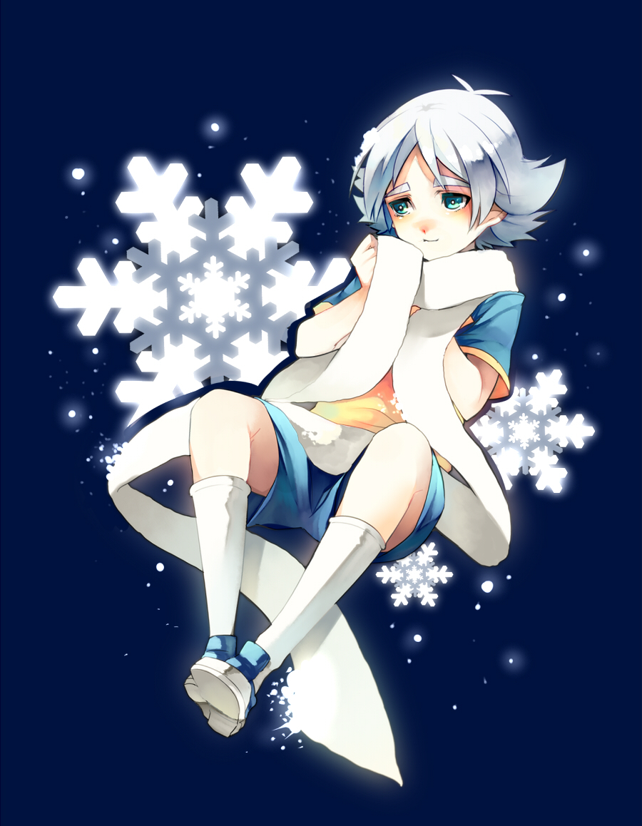 blue_eyes fubuki_shirou inazuma_eleven inazuma_eleven_(series) male_focus raimon raimon_soccer_uniform scarf snowflakes soccer_uniform solo sportswear tenryou_sena white_hair