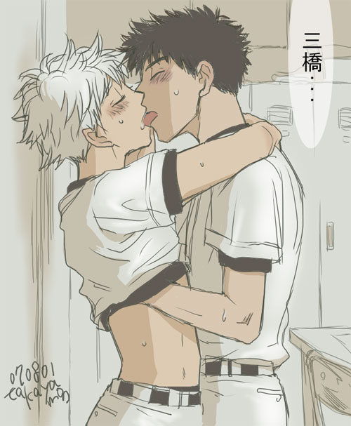 2boys abe_takaya baseball_uniform kiss male male_focus mihashi_ren multiple_boys ookiku_furikabutte shirt_lift sportswear yaoi