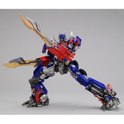 autobot_leader dark_of_the_moon duel_weild duel_wield energon_sword figure giant_robot lowres mecha model optimus_prime photo solo transformers transformers_3 weapon
