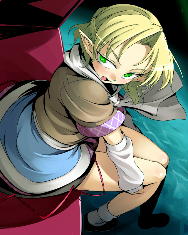 arm_warmers blonde_hair blush fang forehead green_eyes kumadano looking_back mizuhashi_parsee open_mouth pointy_ears scarf short_hair sitting solo touhou